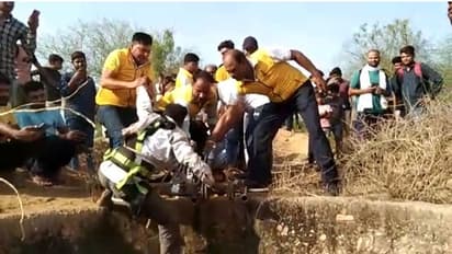 कुएं में छुपाया चोरी माल लेने नीचे गए चोर के साथ हुआ कुछ ऐसा, जिसे देख साथी भागे, वहीं रोता रहा आरोपी