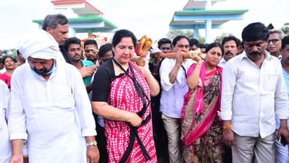 agnipath Protest: ముగిసిన రాకేష్ అంత్యక్రియలు.. పాడే మోసిన మంత్రులు, టీఆర్ఎస్ ఎమ్మెల్యేలు