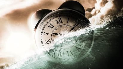 ഇവിടെ സമയം നീങ്ങുന്നത് പിന്നോട്ട്, 12 മണി കഴിഞ്ഞാൽ ഒരു മണിയല്ല 11 മണി!