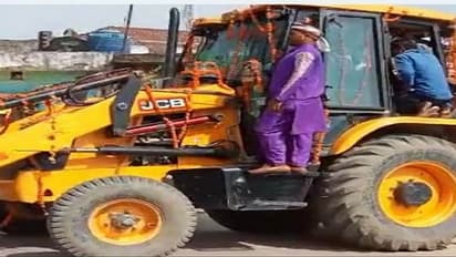 बहराइच की इस बारात को देखकर सभी हुए हैरान, इस खास गाड़ी से दुल्हन को लेने पहुंचा दुल्हा