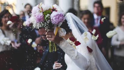  കയ്യിലഞ്ചിന്റെ കാശില്ല, പണിയുമില്ല, കല്ല്യാണച്ചെലവ് വഹിക്കണമെന്ന് വധു അതിഥികളോട്