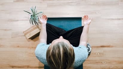 Yoga Day 2022: इस एक आसन से वर्क प्लेस का तनाव हो जाएगा गायब, बढ़ेगी प्रोडक्टिविटी