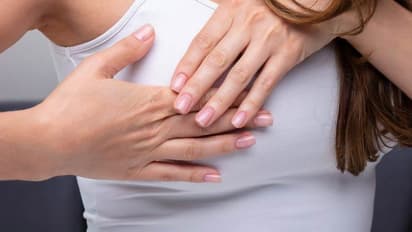 Breast Pain : ശ്രദ്ധിക്കുക, സ്തനങ്ങളിൽ ഇടയ്ക്കിടെ ഉണ്ടാകുന്ന വേദന, കാരണങ്ങൾ ഇതാകാം