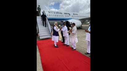 Photos ಬೆಂಗಳೂರಿಗೆ ಪ್ರಧಾನಿ ನರೇಂದ್ರ ಮೋದಿ ಗ್ರ್ಯಾಂಡ್ ಎಂಟ್ರಿ