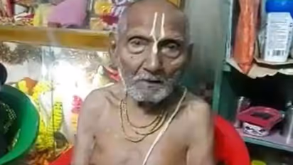 ये हैं दुनिया के सबसे बुजुर्ग योग गुरु स्वामी शिवानंद, 125 साल की उम्र में भी खुद को ऐसे रखते हैं फिट