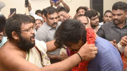 గుంటూరు శ్రీ కన్యకాపరమేశ్వరి అమ్మవారి సన్నిధిలో పవన్ కల్యాణ్