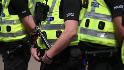 സഹപ്രവര്ത്തകന്റെ ലിംഗം പിടിച്ച് പരിഹസിച്ചു, പൊലീസ് ഉദ്യോഗസ്ഥന് പണി പോയി!