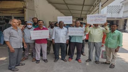 మా ఉద్యోగాలను రెగ్యులర్ చేయండి...: తెలుగు అకాడమీ ఉద్యోగుల ఆందోళన