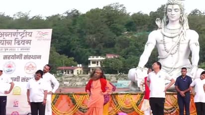 Yoga Day 2022: उत्तराखंड में योग डे को लेकर लोगों में दिखा उत्साह, सीएम ने ऋषिकेश में किया योग