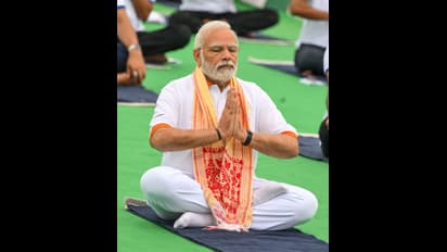 सुबह में योग...नाश्ते के साथ अदरक की चाय, कुछ ऐसी है PM Narendra Modi की डेली रुटीन