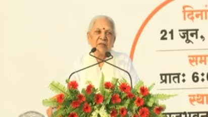 ఓటు వేయడం తప్పనిసరి చేయాలి: గుజరాత్లో ఓటేశాక యూపీ గవర్నర్ ఆనందీబెన్ పటేల్ వ్యాఖ్యలు