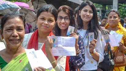 Voter ID Card: ఎన్నికల సంఘం కీలక నిర్ణయం.. 17 ఏళ్లకే Voter ID కి అప్లై చేయొచ్చు..