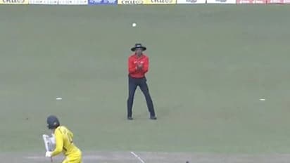 Aus vs SL: ಅಂಪೈರ್ ಎನ್ನುವುದನ್ನೂ ಮರೆತು ಕ್ಯಾಚ್ ಹಿಡಿಯಲು ಮುಂದಾದ ಧರ್ಮಸೇನಾ..! ವಿಡಿಯೋ ವೈರಲ್‌