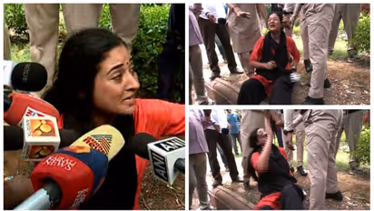 കോൺഗ്രസ് മാർച്ചിൽ നേതാക്കൾക്ക് മര്ദ്ദനം, പൊട്ടിക്കരഞ്ഞ് അൽക്ക ലാംബ