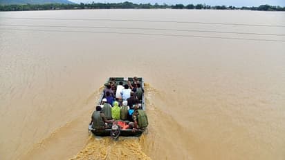 അസമില്‍ പ്രളയം; 5,424 ഗ്രാമങ്ങൾ വെള്ളത്തിനടിയില്‍, 2.32 ലക്ഷം അഭയാര്‍ത്ഥികള്‍ 