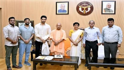 మేజర్ టీమ్ ను అభినందించిన యూపీ సీఎం యోగి, సినిమా చూస్తూ ఆదిత్యనాథ్ భావోద్వేగం