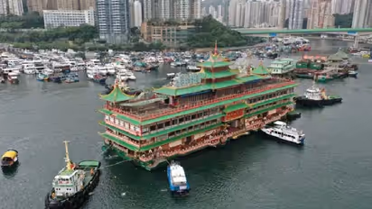 പ്രസിദ്ധമായ 'ഒഴുകിനടക്കുന്ന റെസ്റ്റോറന്‍റ്' അപകടത്തിൽ പെട്ട് മുങ്ങി