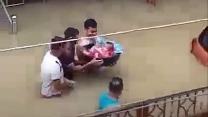 Assam Flood ಬುಟ್ಟಿಯಲ್ಲಿ ಮಗು ಹೊತ್ತು ಭೀಕರ ಪ್ರವಾಹ ದಾಟಿದ ತಂದೆ, ಹೃದಯಸ್ಪರ್ಶಿ ವಿಡಿಯೋ ವೈರಲ್!