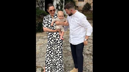 বিয়ের দিনই আকস্মিক মৃত্যু দানি হ্যাম্পসনের, স্ত্রী কে হারিয়ে বিদ্ধস্ত টম,সোশ্যাল মিডিয়ায় এখনও জীবন্ত তাঁর ছবি 