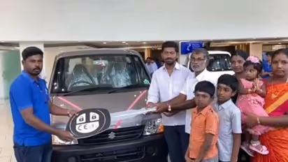 നാണയങ്ങള്‍ എടുക്കില്ലെന്ന് ബാങ്ക്, വാശിക്ക് ശേഖരിച്ചത് ആയിരങ്ങള്‍, ഒടുവില്‍ വാന്‍ വാങ്ങി യുവാവ്!