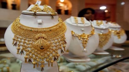 todays gold price: స్వల్పంగా తగ్గిన బంగారం, వెండి.. నేడు 10గ్రాముల ధర ఎంత తగ్గిందంటే..?  