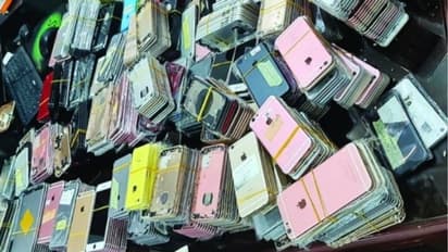 പഴയ ഫോണുകള്‍ റിപ്പയര്‍ ചെയ്‍ത് പുതിയതെന്ന വ്യാജേന വിറ്റഴിച്ച സ്ഥാപനത്തില്‍ റെയ്ഡ്