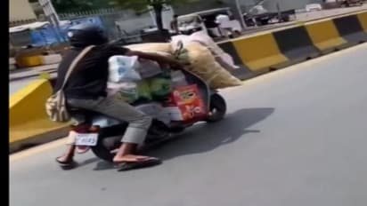   కూర్చోవడానికి కూడా ప్లేస్ లేకుండా లగేజ్ తో స్కూటీ.. వైరల్ వీడియో.!