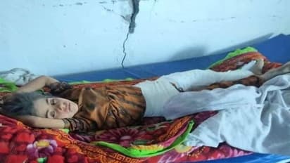 तस्वीरों में देखें कैसे अफगानिस्तान में जमीन खोदकर अपनों की लाशें निकाल रहे लोग, हर तरफ सिर्फ मौत ही मौत