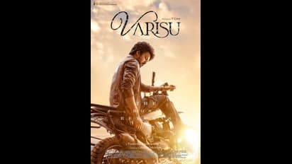 ‘வாரிசு’ 100-வது நாள் ஷூட்டிங் ஸ்பெஷல்... ஸ்டைலிஷ் விஜய்யுடன் ஸ்மைலிங் ராஷ்மிகா எடுத்த கியூட் செல்பி வைரல்