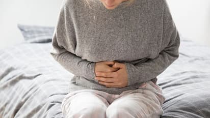 महिलाओं को कमर में जलन, पेट के निचले हिस्से का दर्द नहीं करना चाहिए नजरअंदाज, बड़ी बीमारी के हैं संकेत