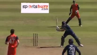 NED vs ENG: பிட்ச்சுக்கு வெளியே போன பந்தை கிரவுண்டுக்கு வெளியே அனுப்பிய பட்லர்..! வைரல் வீடியோ