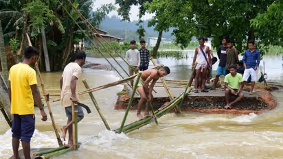 അസം പ്രളയക്കെടുതി; മരണം 121 ; മഴ കുറയുന്നുവെന്ന് കാലാവസ്ഥ നിരീക്ഷണ കേന്ദ്രം