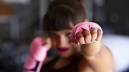 अगर आप सेक्सुअली एक्टिव हैं, तो सर्वाइकल कैंसर को लेकर जानें ये जरूरी 5 बातें