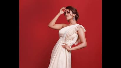 సైడ్ యాంగిల్ లో కవ్వించేలా నివేదా పేతురాజ్ ఫోజులు.. ట్రెండీ వేర్ లో యంగ్ బ్యూటీ కిల్లింగ్ లుక్స్..  