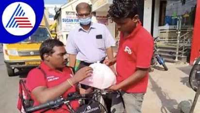 ಸಾಧನೆಗೆ ಅಡ್ಡಿಯಾಗಿಲ್ಲ ವೈಕಲ್ಯ, ವೀಲ್ಚೇರ್ನಲ್ಲಿ ತೆರಳಿ ಫುಡ್ ವಿತರಿಸುವ ವ್ಯಕ್ತಿ
