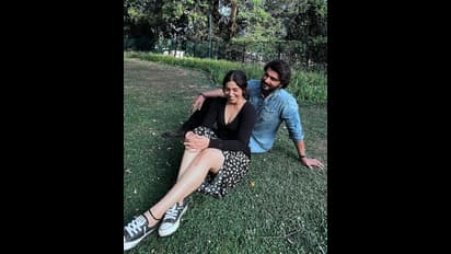 Bhumi Pednekar: విరహవేదన అనుభవిస్తూ.. ఎరుపెక్కిన అందాలతో హాట్ ట్రీట్, కళ్ళు జిగేల్ మనే సొగసుకు దాసోహం..  