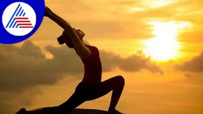 காலை எழுந்ததும் சூரிய நமஸ்காரம் கட்டாயம் செய்ய வேண்டும் என்று நிபுணர்கள் ஏன் சொல்கிறார்கள் தெரியுமா? 