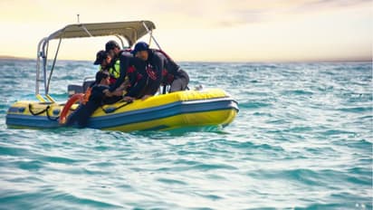 മത്സ്യബന്ധന ബോട്ട് തകര്ന്ന് കടലില് അകപ്പെട്ട മൂന്ന് പേരെ രക്ഷപ്പെടുത്തി