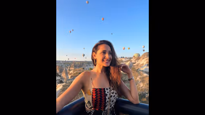 విదేశాల్లో విహరిస్తున్న ప్రాగ్యా జైశ్వాల్.. మేఘాల్లో తేలిపోతూ అందాల జల్లు కురిపిస్తున్న ‘అఖండ’ భామా..