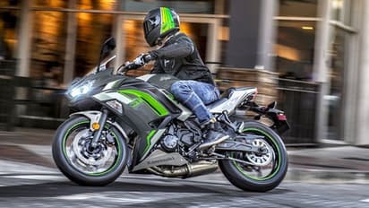 പുത്തന് കാവസാക്കി നിഞ്ച 400 ഉം കെടിഎം ആര്സി 390ഉം തമ്മില്