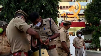 എകെജി സെന്ററിന് കല്ലെറിയുമെന്ന് ഫെയ്സ്ബുക്കിൽ പോസ്റ്റിട്ടയാളെ പൊലീസ് ചോദ്യം ചെയ്യുന്നു