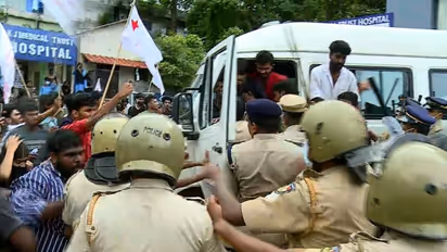 രാഹുൽ ഗാന്ധിയുടെ എംപി ഓഫീസ് ആക്രമണം: എസ്എഫ്ഐ വയനാട് ജില്ലാ കമ്മിറ്റി പിരിച്ചു വിട്ടു; പകരം അഡ്ഹോക്ക് കമ്മിറ്റി