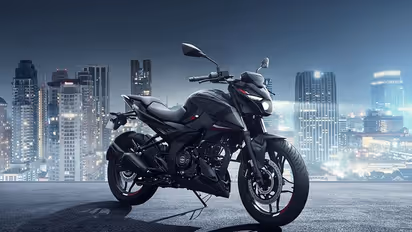 ബജാജ് പൾസർ എൻ250, എഫ്250 ഓൾ-ബ്ലാക്ക് വേരിയന്‍റ് അവതരിപ്പിച്ചു