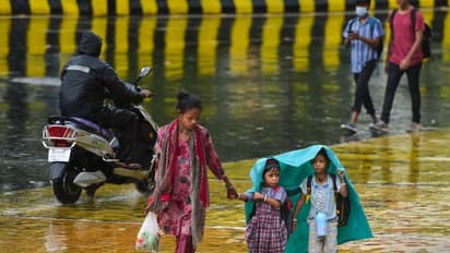 పిడుగుపాటుతో ముగ్గురు మృతి.. రాష్ట్రంలో కురుస్తున్న భారీ వర్షాలు