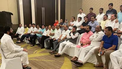 महाराष्ट्र की सियासत में नया मोड, बागी विधायकों ने बाला साहेब ठाकरे के नाम से बनाया नया दल