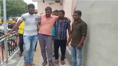 పోలీసుల దాష్టీకం.. యువకుడిపై థార్డ్ డిగ్రీ.. సోషల్ మీడియాలో అనుచిత వ్యాఖ్యలు చేశాడని ఆరోపణ..(వీడియో)