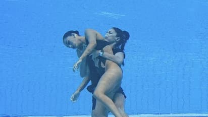 നീന്തലിനിടെ ബോധം മറഞ്ഞു; അനിത, സിന്‍ക്രനൈസ്ഡ് സ്വിമ്മിങ് ഫൈനലില്‍ നിന്ന് പുറത്ത്