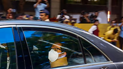 Setback for Uddhav Thackeray, SC refuses stay on floor test