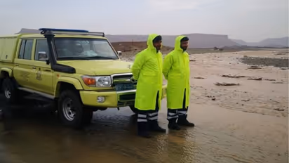 ഒമാന്റെ വിവിധ ഭാഗങ്ങളില്‍ ശനിയാഴ്ചയും മഴ; ജാഗ്രതാ നിര്‍ദേശവുമായി അധികൃതര്‍