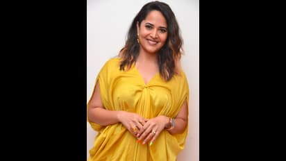 Anasuya: ఏంటా గ్లామర్, అనసూయ ఇంత హాట్ గా కనిపిస్తే మంటలే.. వైరల్ అవుతున్న క్రేజీ యాంకర్ ఫోజులు 